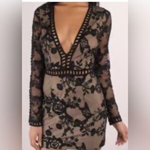 NWT Tobi Nude Lace Deep V-Neck Long Sleeve Mini Dress in Black and Nude -‎ M